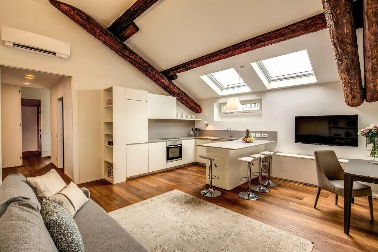 Luxurious Apartment In ميلان