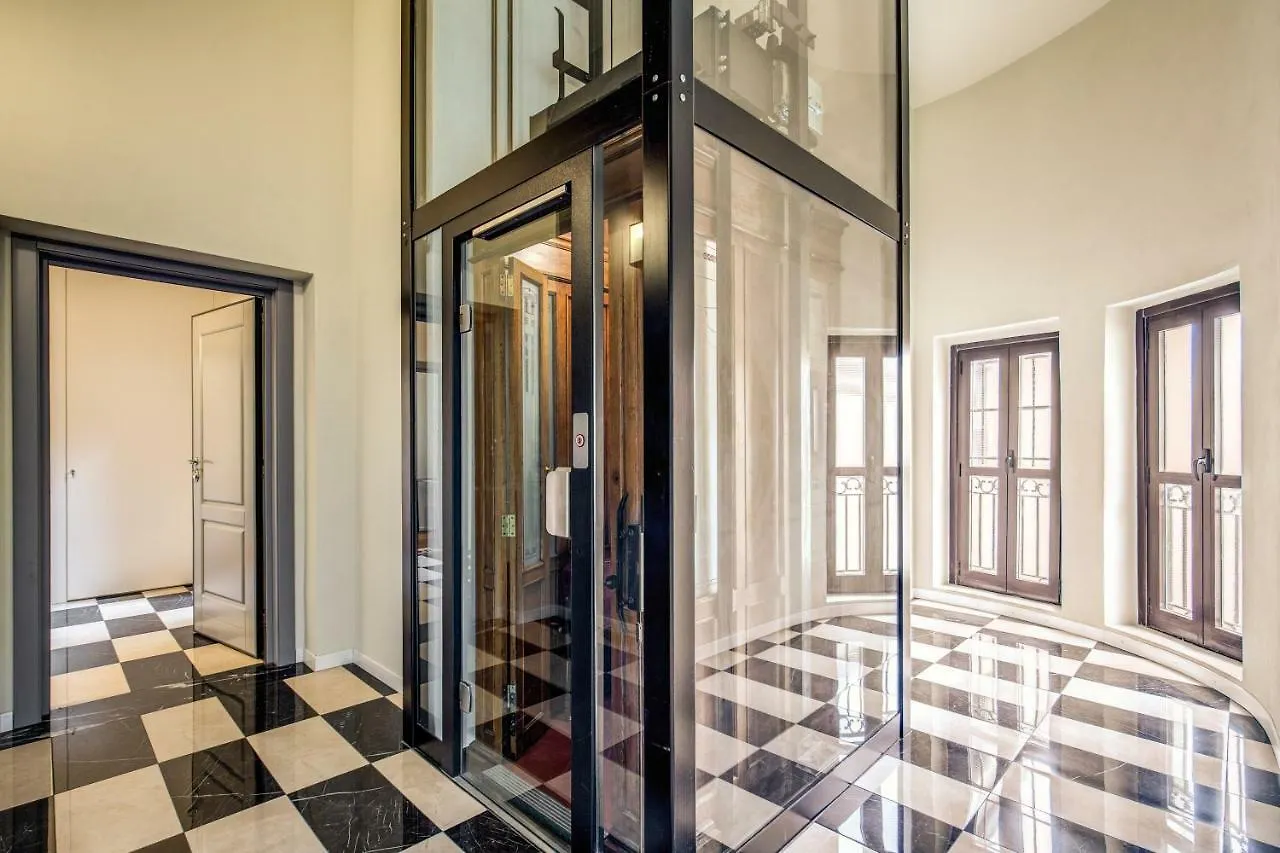 Luxurious Apartment In Milano